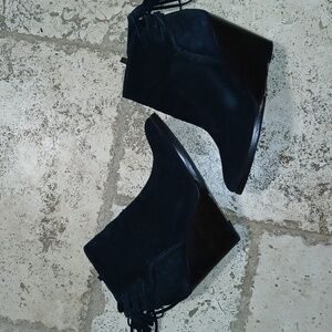 Frye Cece Tassel Black Suede Wedge Booties Size 7B